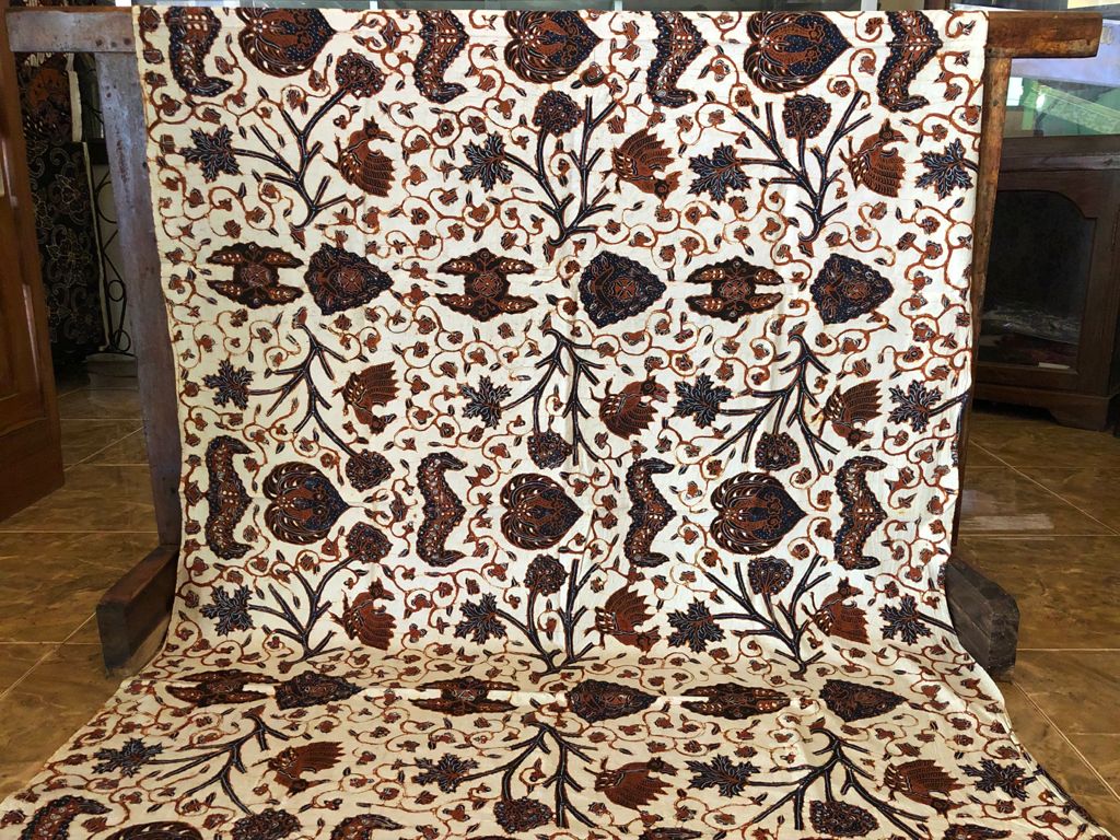 Kain Batik Motif Wahyu Tumurun Latar Bledak