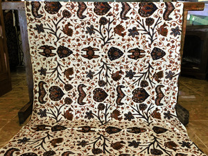 Kain Batik Motif Wahyu Tumurun Latar Bledak