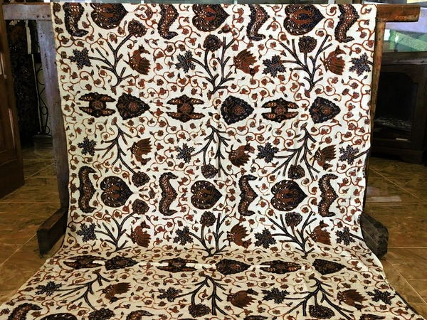 Kain Batik Motif Wahyu Tumurun Latar Bledak