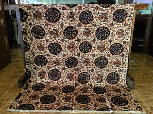 Kain Batik Motif Mendhut Latar Canthel