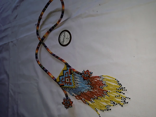 Kalung manik tali tenun