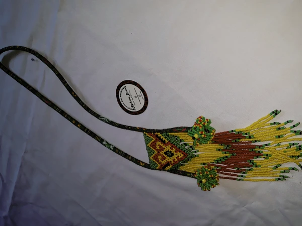 Kalung manik tali tenun