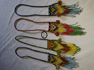 Kalung manik tali tenun