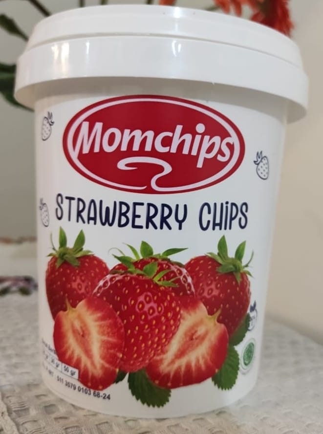 Momchips Strawberry chips