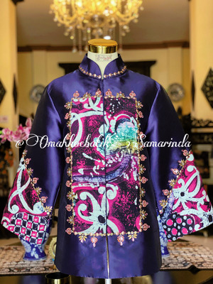 Blus motif abstrak Kaltim kombinasi