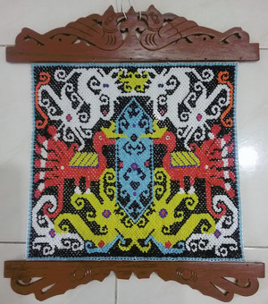 Hiasan Dinding Manik Ethnic Dayak