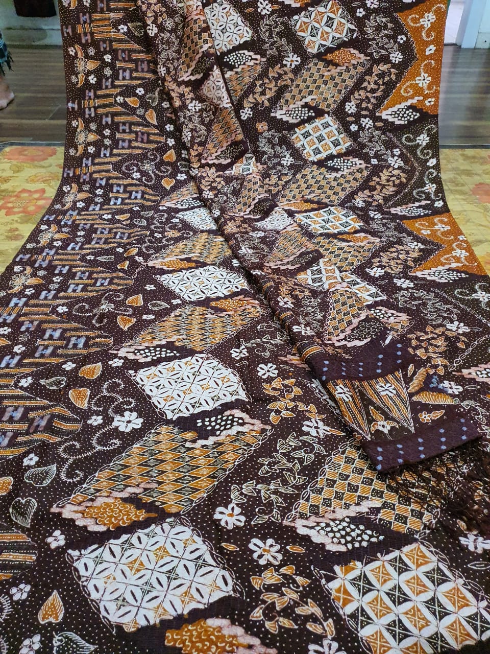 Tenun Sutera Sulam Batik