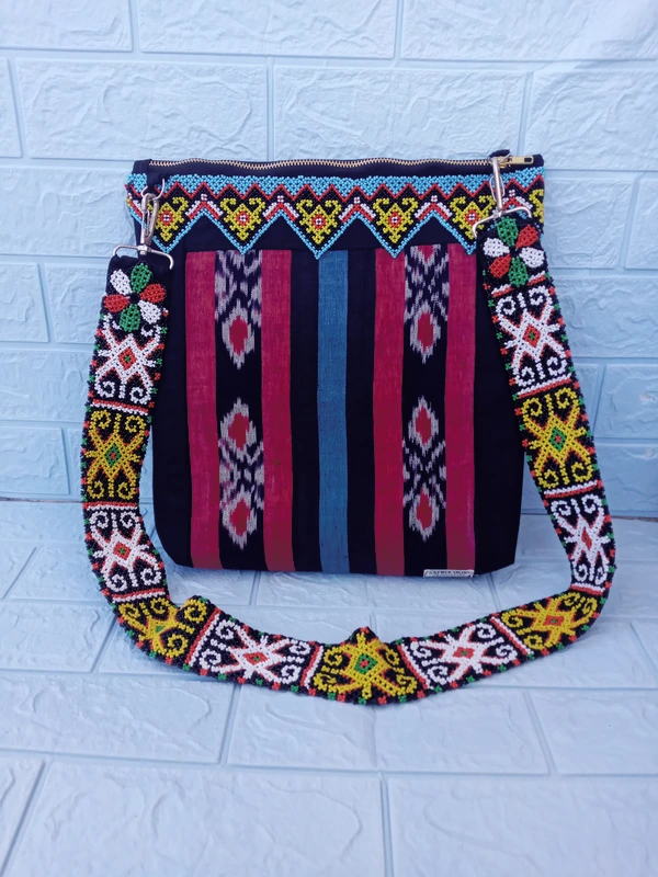 Tas selempang tenun