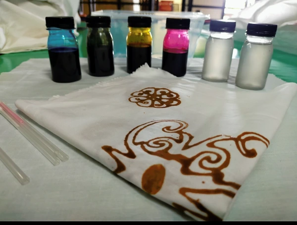 Tool kit mewarnai batik