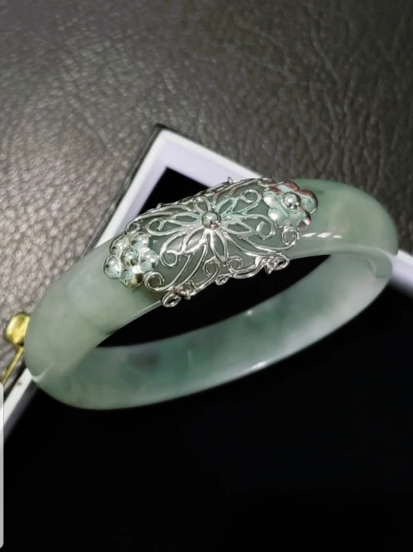 Gelang giok perak