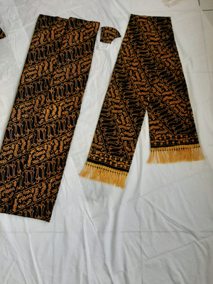 Selendang  dan kain batik