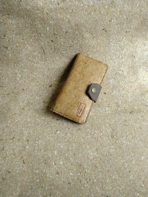 Dompet pelepah pisang