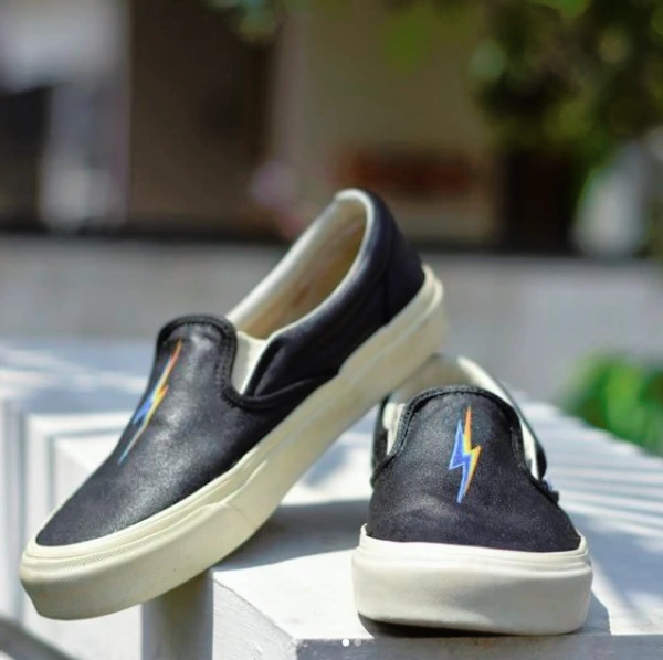 Sepatu Custom Lukis (Minimalis)