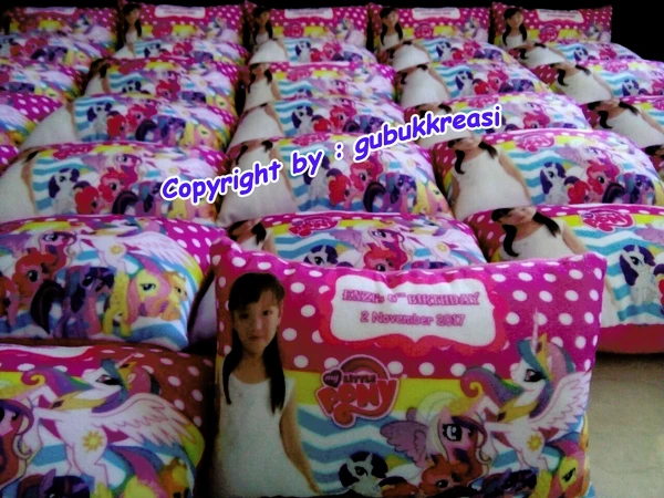 Souvenir Ultah Bantal Mini