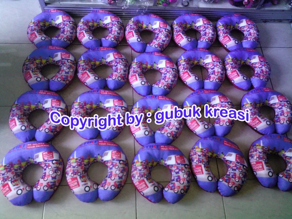 Souvenir Promosi Bantal Leher Full