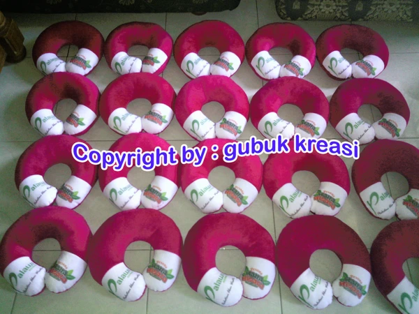 Souvenir Promosi Bantal Leher ujung