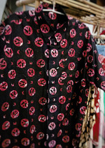 Kemeja batik cap karakter