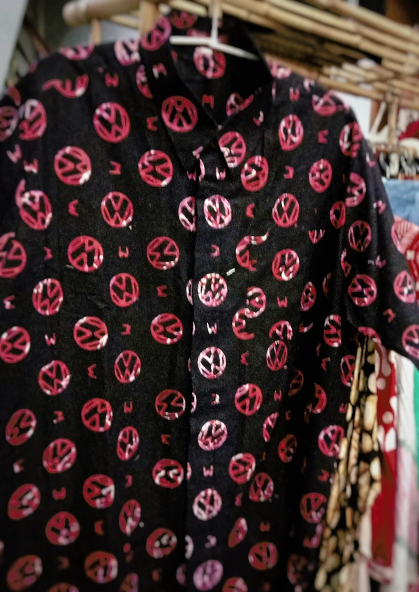 Kemeja batik cap karakter