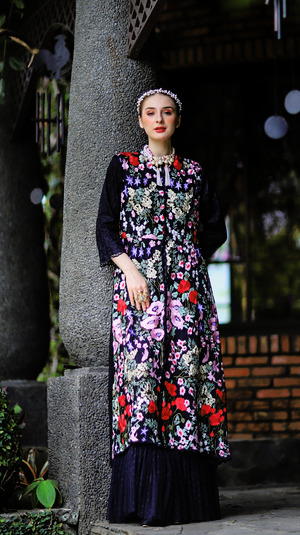 Kebaya Panjang Kembang Setaman Black