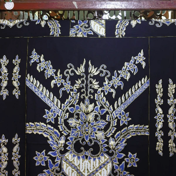 Batik Tulis Kemeja Prada
