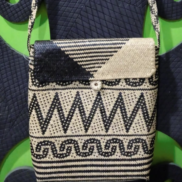 Tas Selempang Rotan