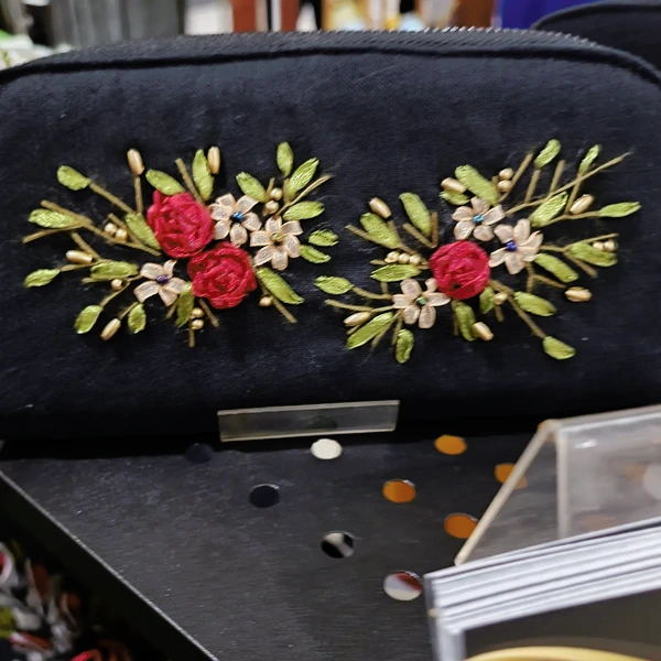 Dompet kipas sulam pita