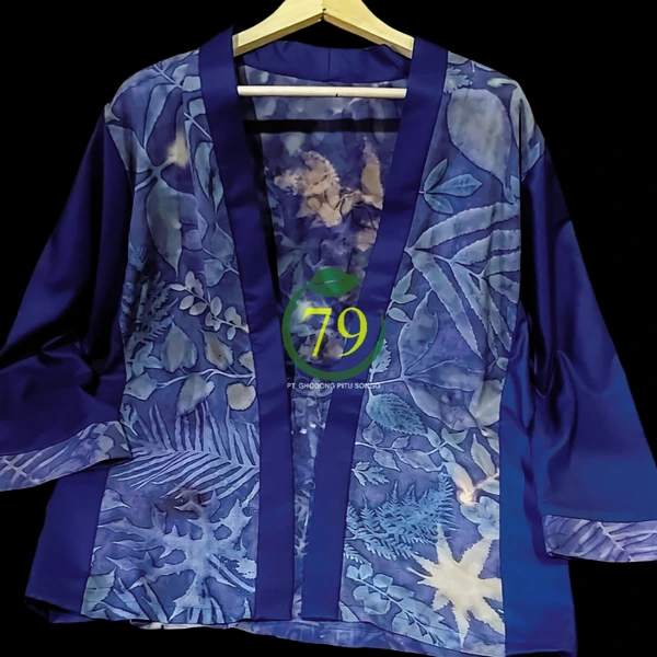 012 Outer Perempuan