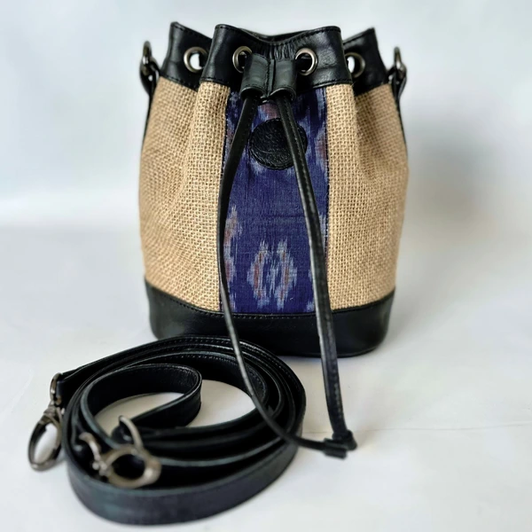 CYNTHIA BUCKET BAG