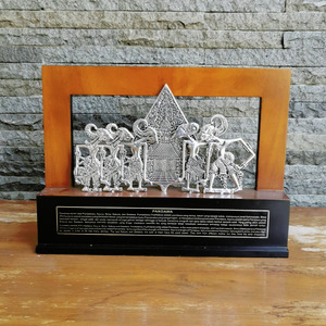 Plakat Motif Wayang Pandawa Lima