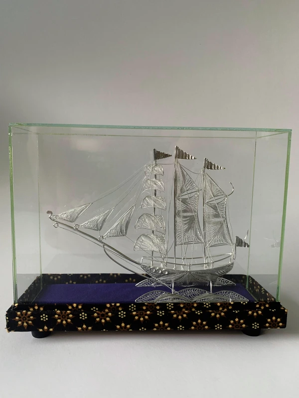 Miniatur Kapal Pinisi Besar
