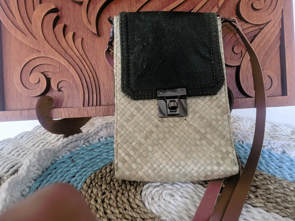 Sling Bag Anyaman Pandan+Pelepah Pohon Pisang