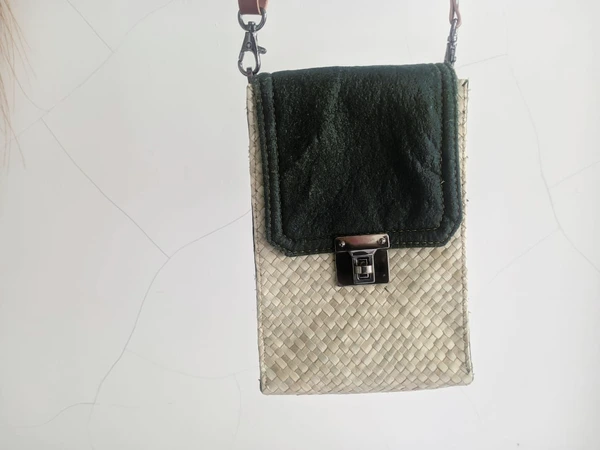 Sling Bag Anyaman Pandan+Pelepah Pohon Pisang