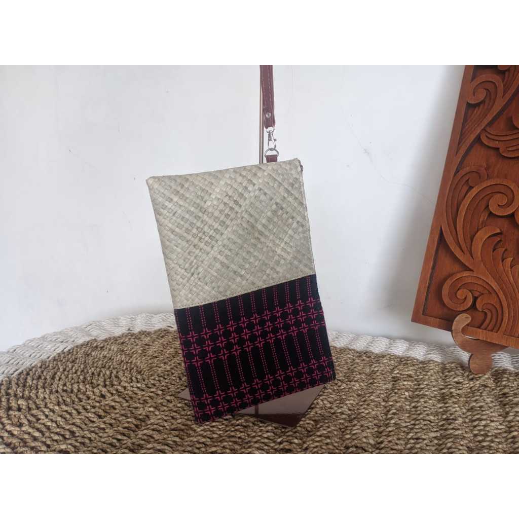 Tas Dengan Tenun Batik