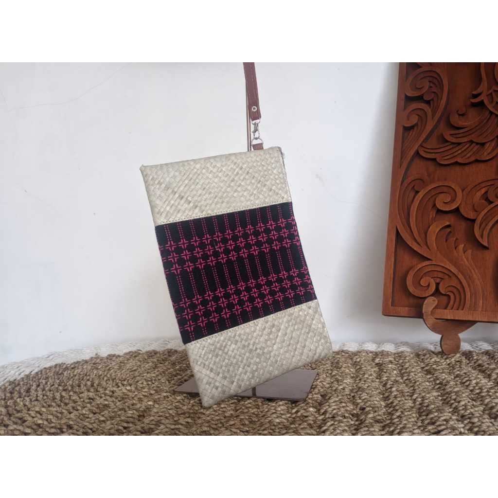 Tas Dengan Tenun Batik