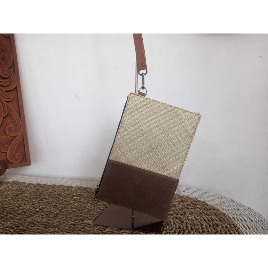 Tas Dengan Tenun Batik