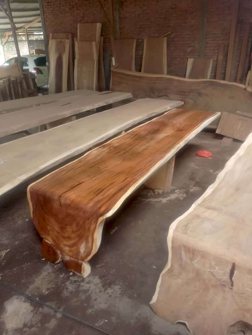 Meja L atau Curve Table