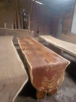 Meja L atau Curve Table