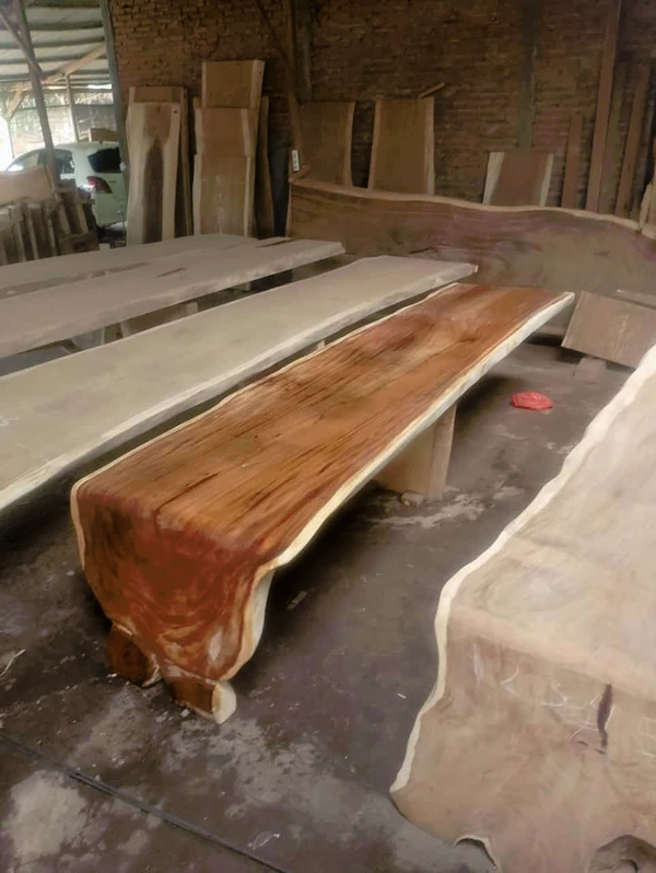 Meja L atau Curve Table
