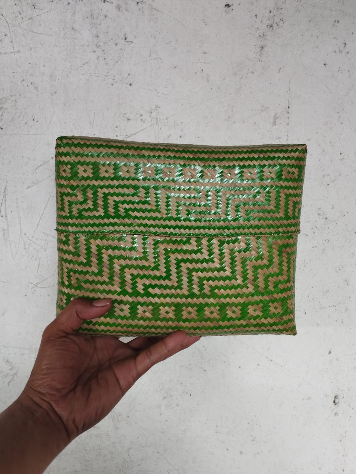 pouch anyaman bambu
