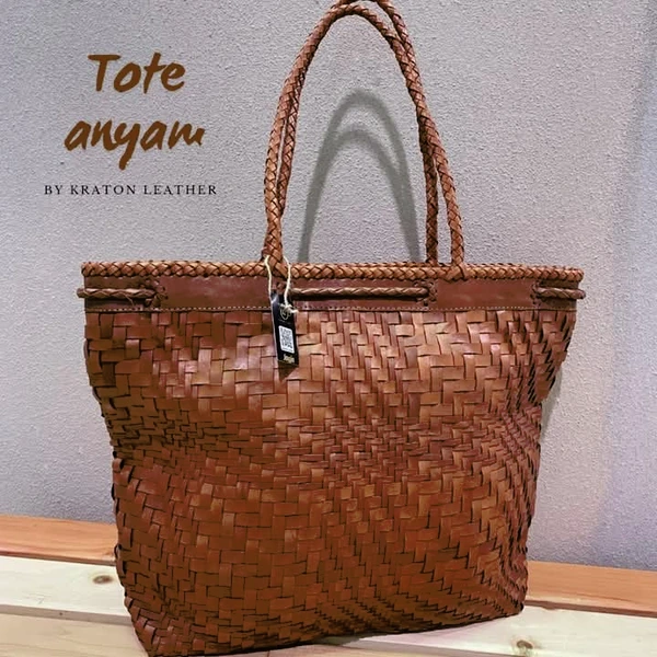 Tote Anyam serut