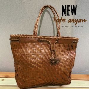 Tote Anyam serut