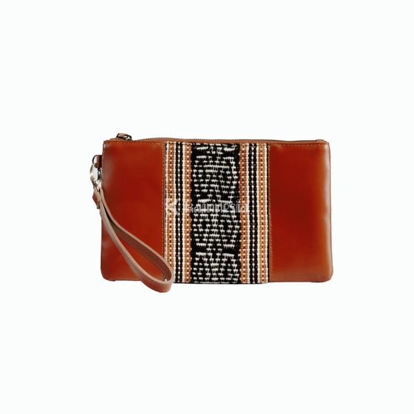 KAINNESIA Serayu Clutch - Tenun Kulit Sapi Asli