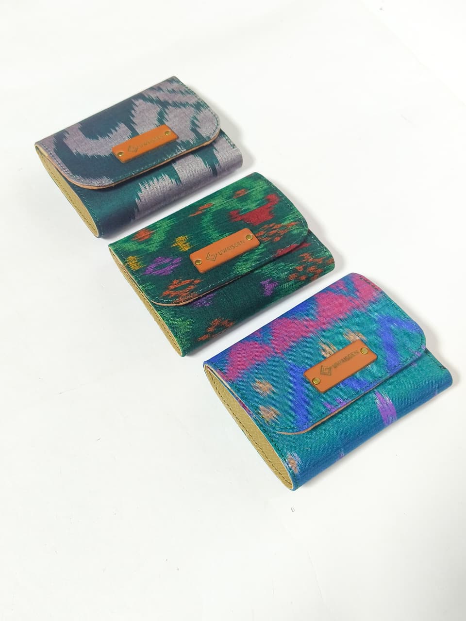 UWAISGEN Dompet Lipat Wanita Dompet Endek Etnik Bali Handmade Dompet Sena