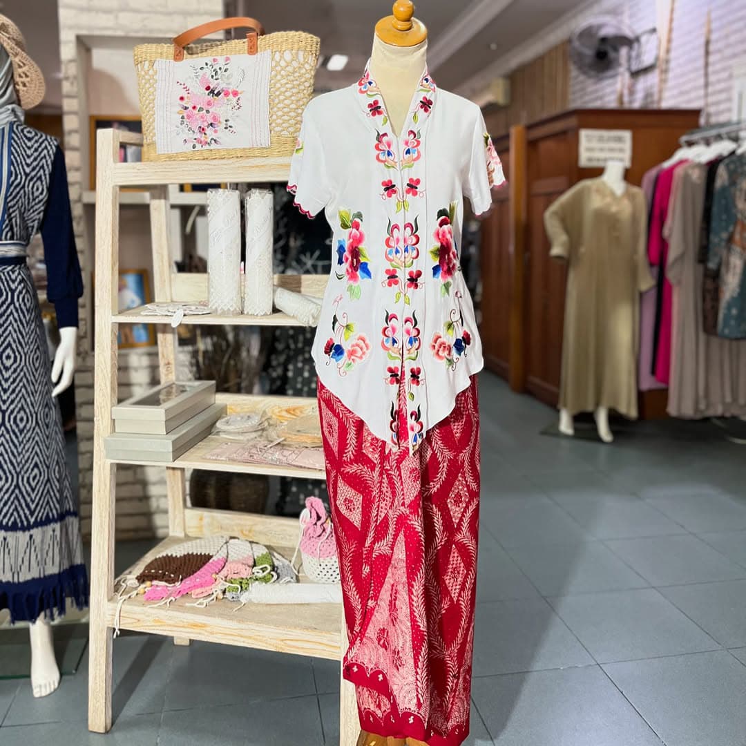 KEBAYA ENCIM BY FAIZA