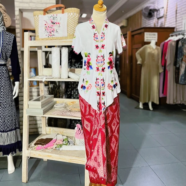 KEBAYA ENCIM BY FAIZA
