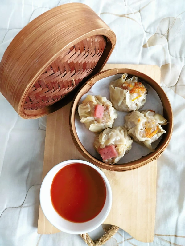 Dimsum Salmon Saus Cabe