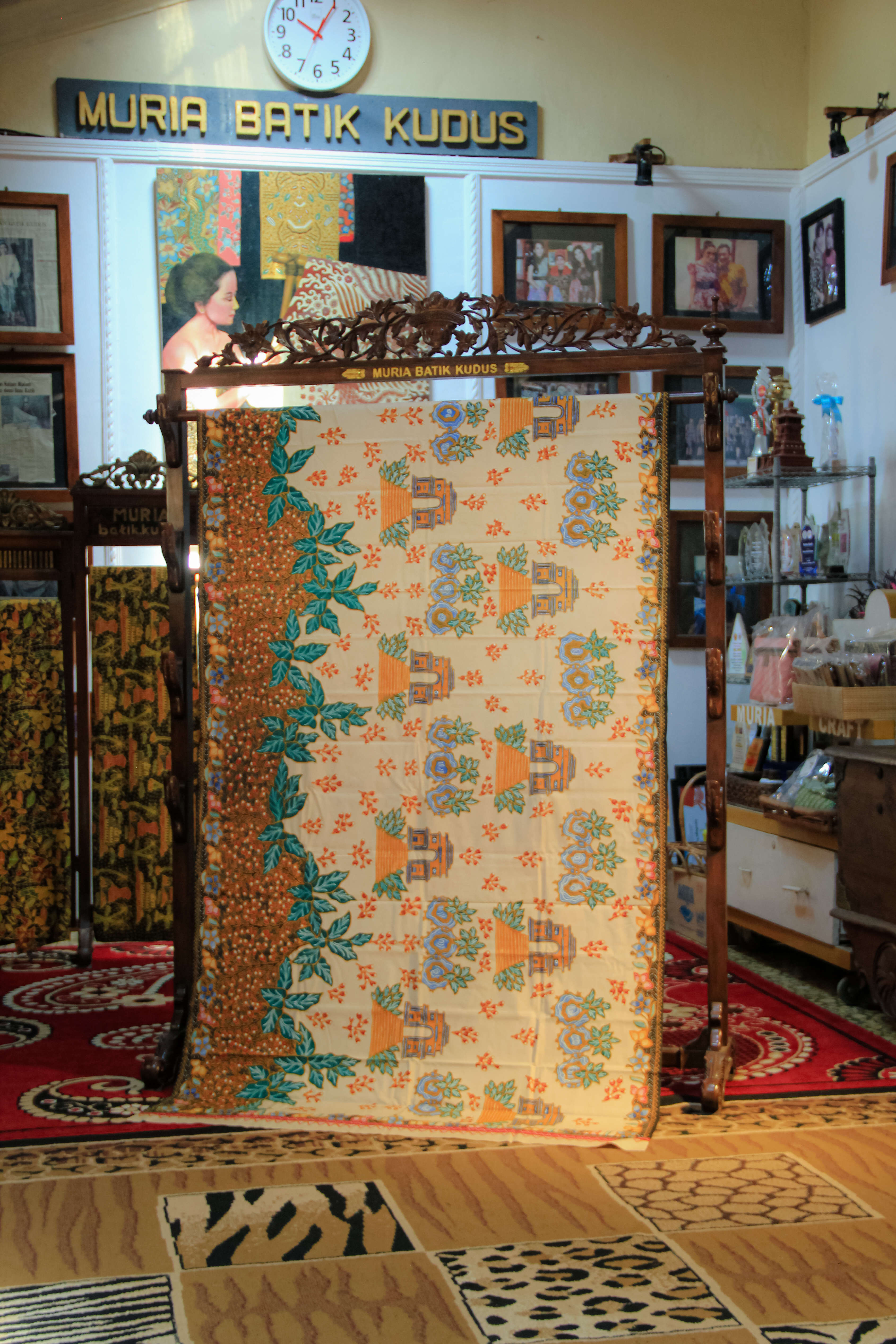 Kain Batik Tulis Halus Motif Air Tiga Rasa