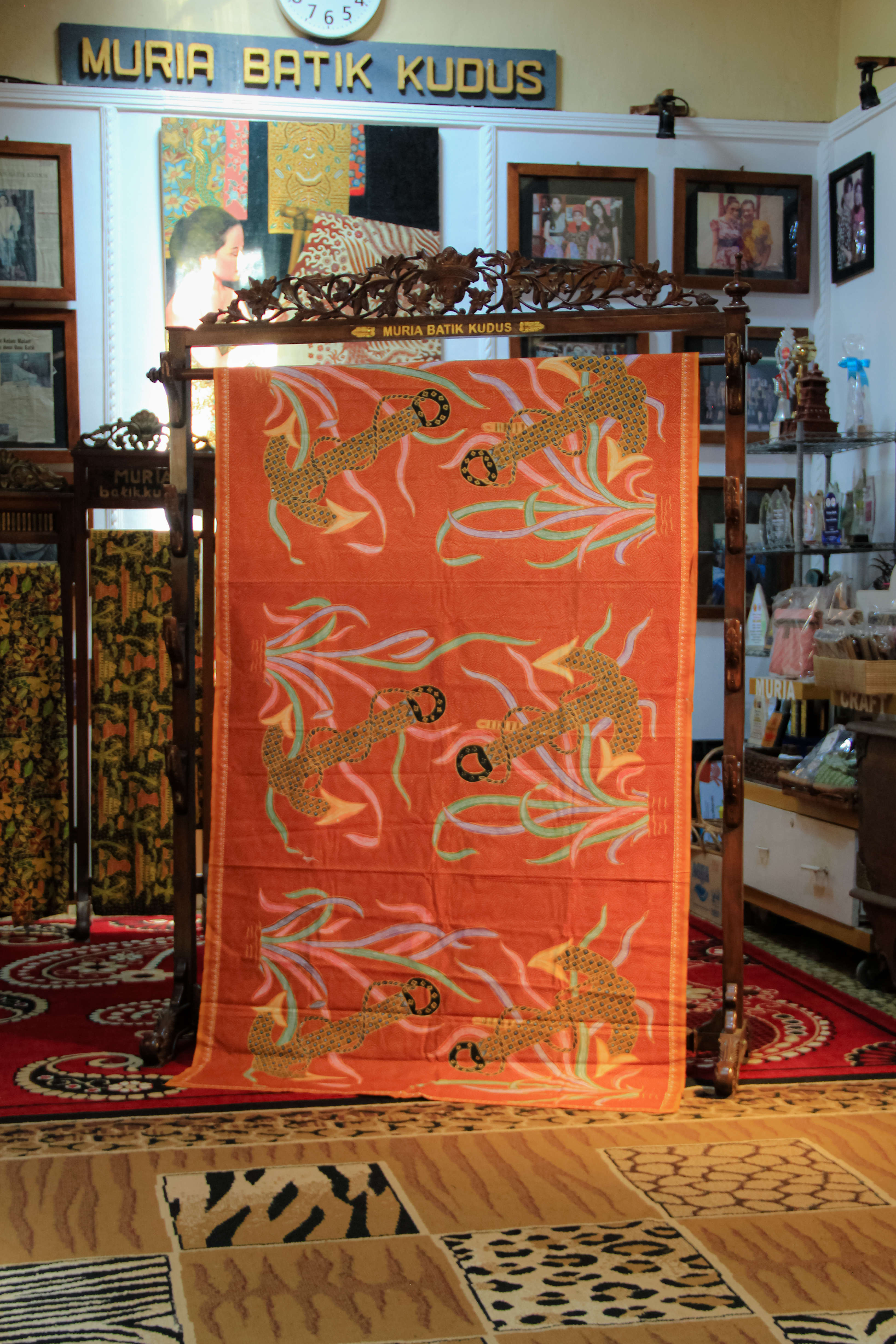 Kain Batik Tulis Halus Motif Jangkar Kapal