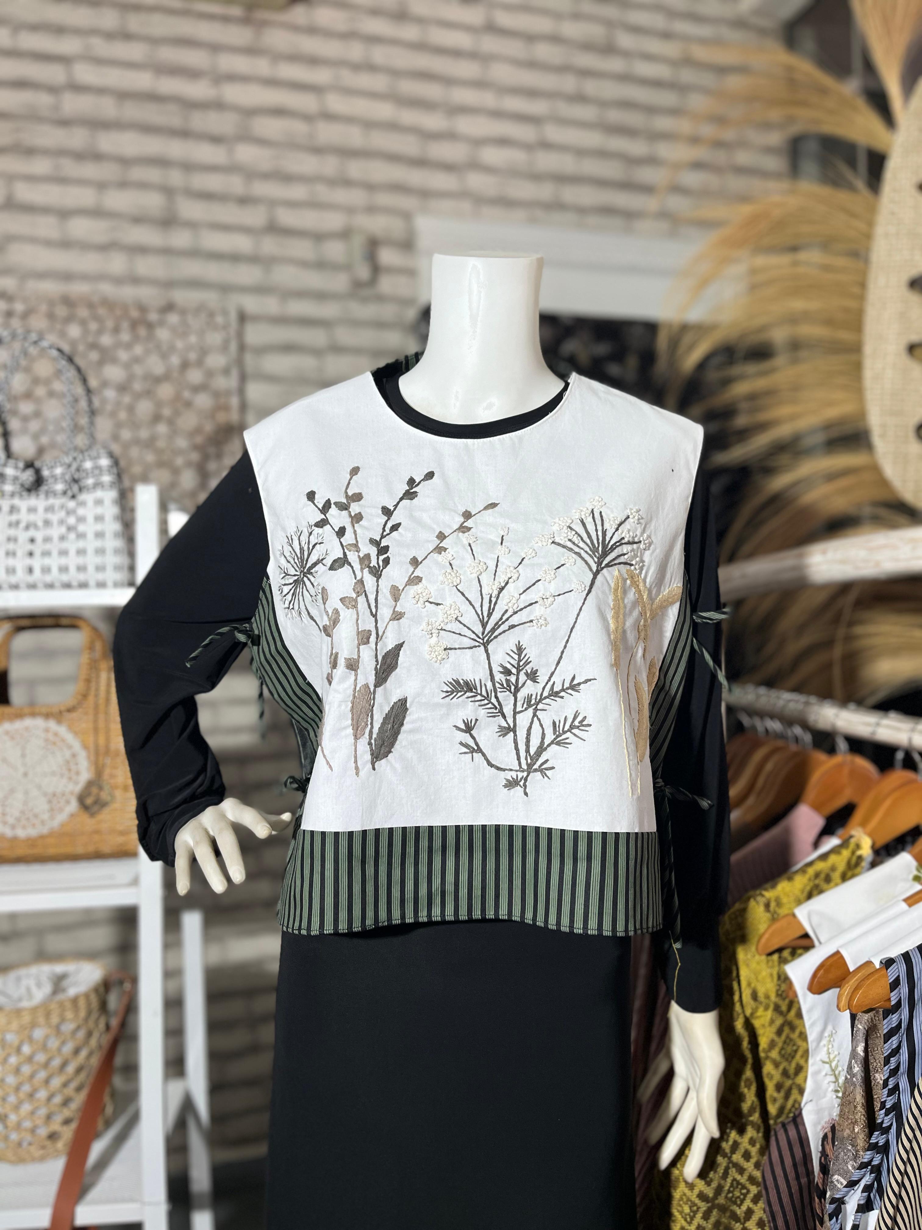 Vest Etnic Crop Kombinasi Bordir Ekslusif Tradisional Handmade Dengan Tenun dan Lurik 1