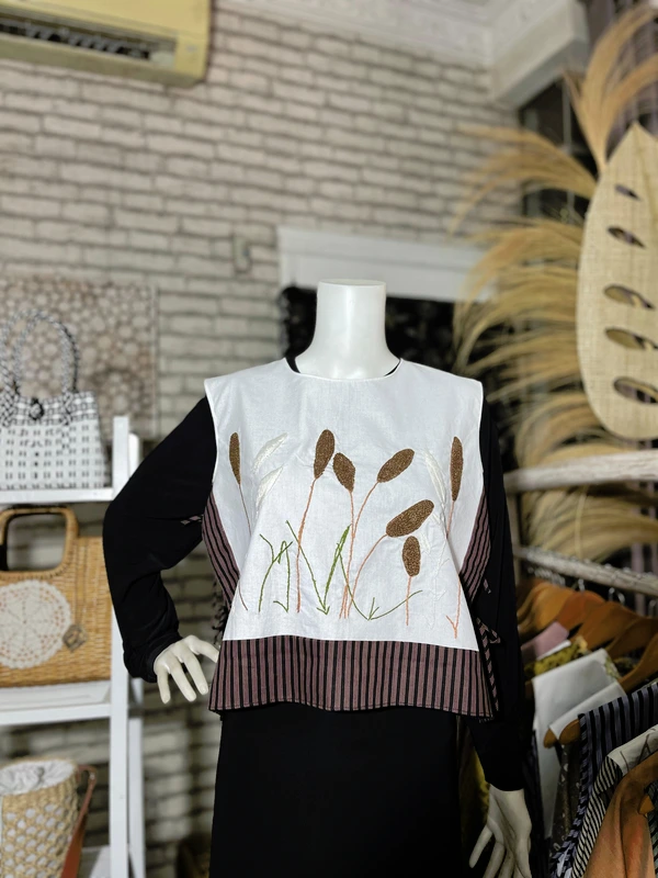 Vest Etnic Crop Kombinasi Bordir Ekslusif Tradisional Handmade Dengan Tenun dan Lurik 3